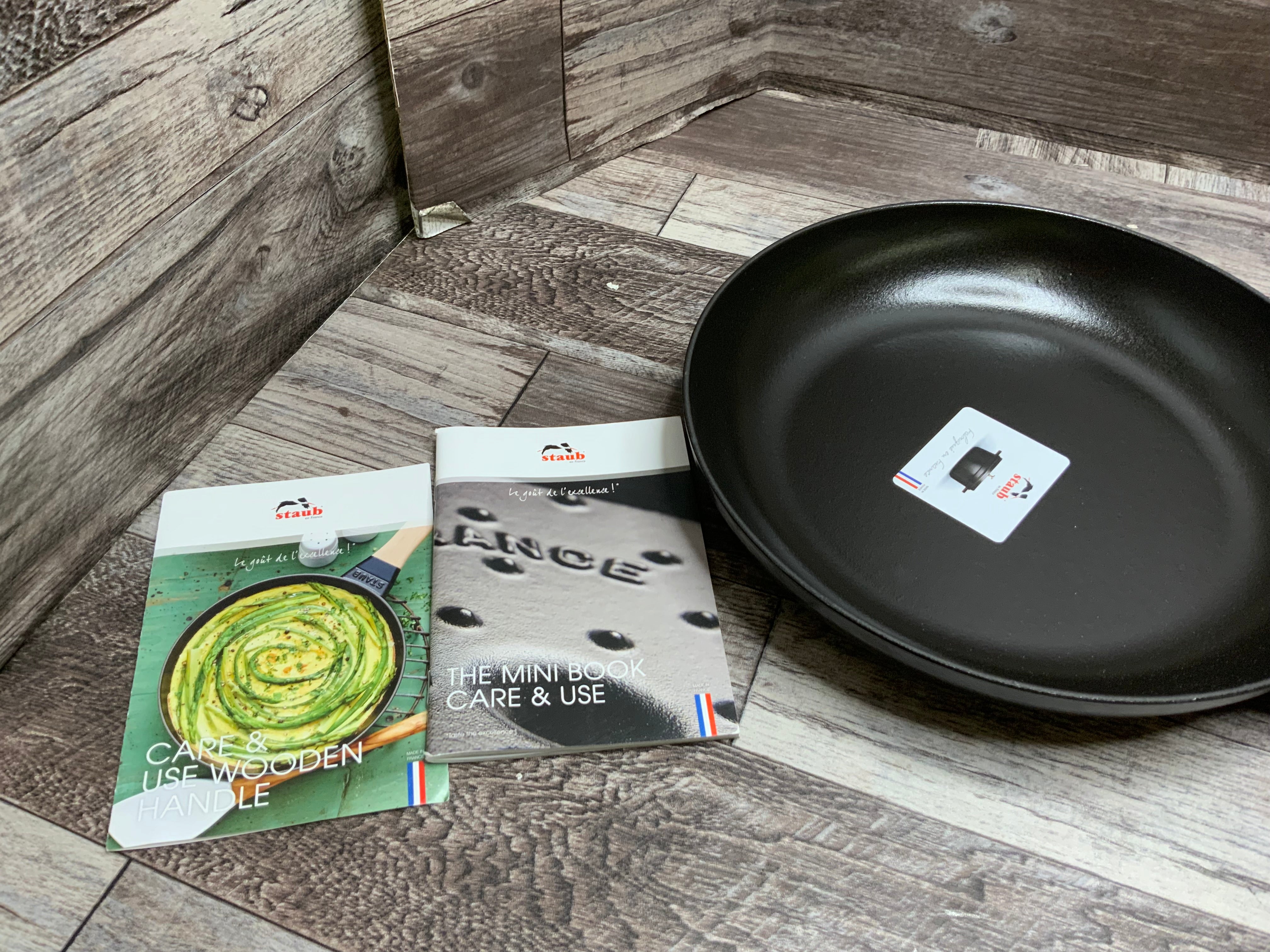 STAUB 40511-952-0 Frying Pan with Wooden Handle, Cast Iron, 26 cm (8115397034222)